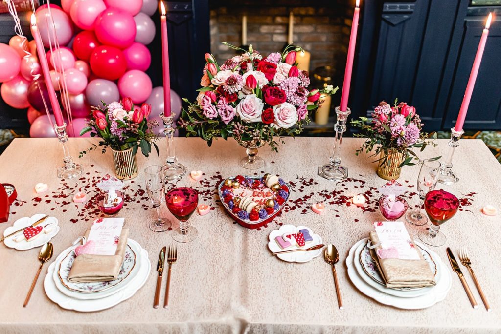 https://durpettievents.com/wp-content/uploads/2021/02/valentines-day-table-decor-inspiration-tips-michelle-durpetti-events-24-1024x684.jpg