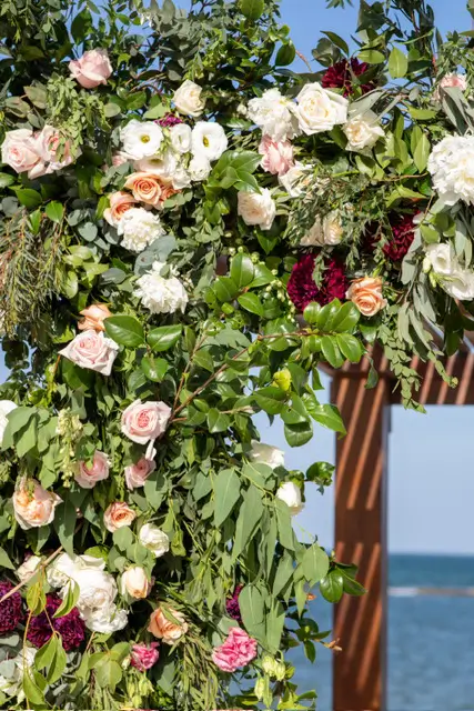 Zoomed in photo of floral arrangement at a destination beachfront wedding in Andaz Mayakoba, Mexico.